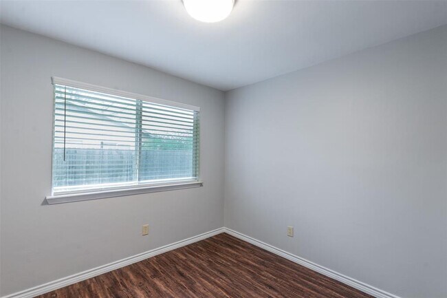 Building Photo - 304 W William Cannon Dr
