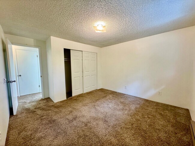 Building Photo - Move-In Special! Rent Ready 2-Bedroom 1 Ba...
