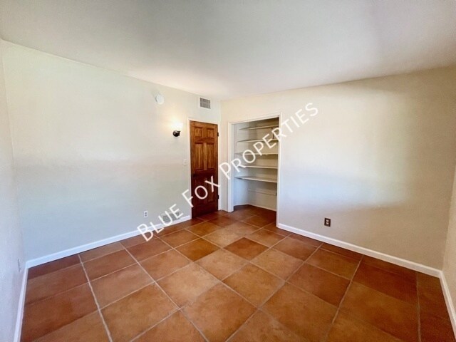 Building Photo - 729 N Alamo Ave