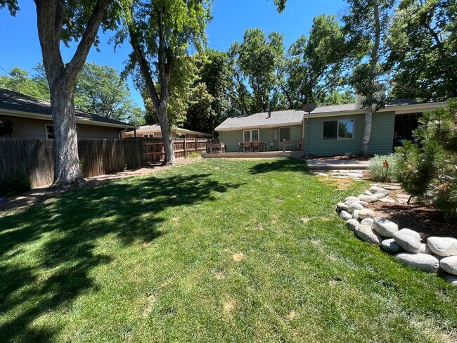 Building Photo - 2209 E Floyd Pl