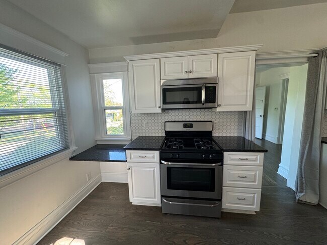 Building Photo - 103 S 4th St