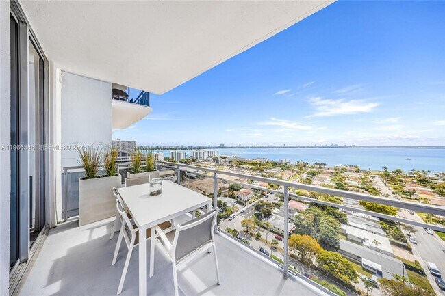 Building Photo - 7901 Hispanola Ave