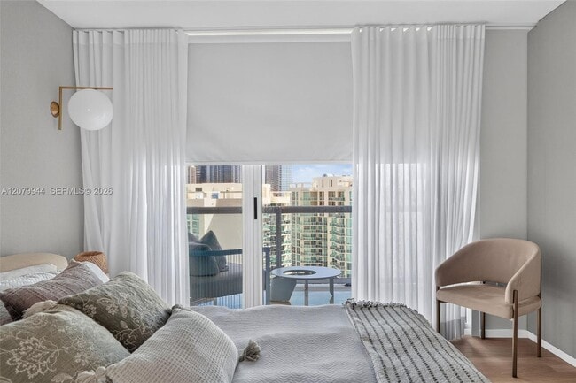 Building Photo - 16500 Collins Ave