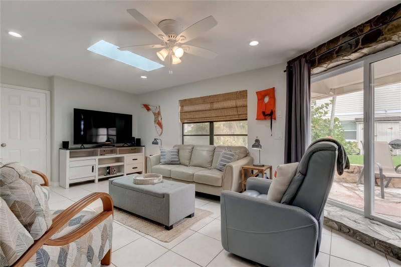 Primary Photo - 2800 Gulf Blvd
