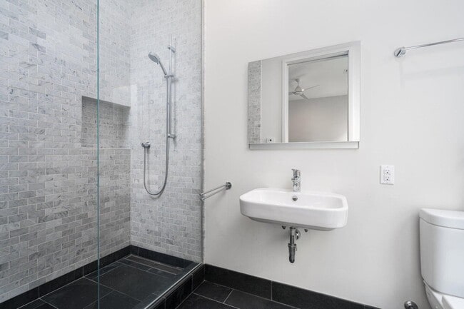 Building Photo - 1730 N Franklin Pl