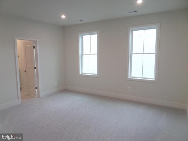 Building Photo - 2718 River Birch Rd