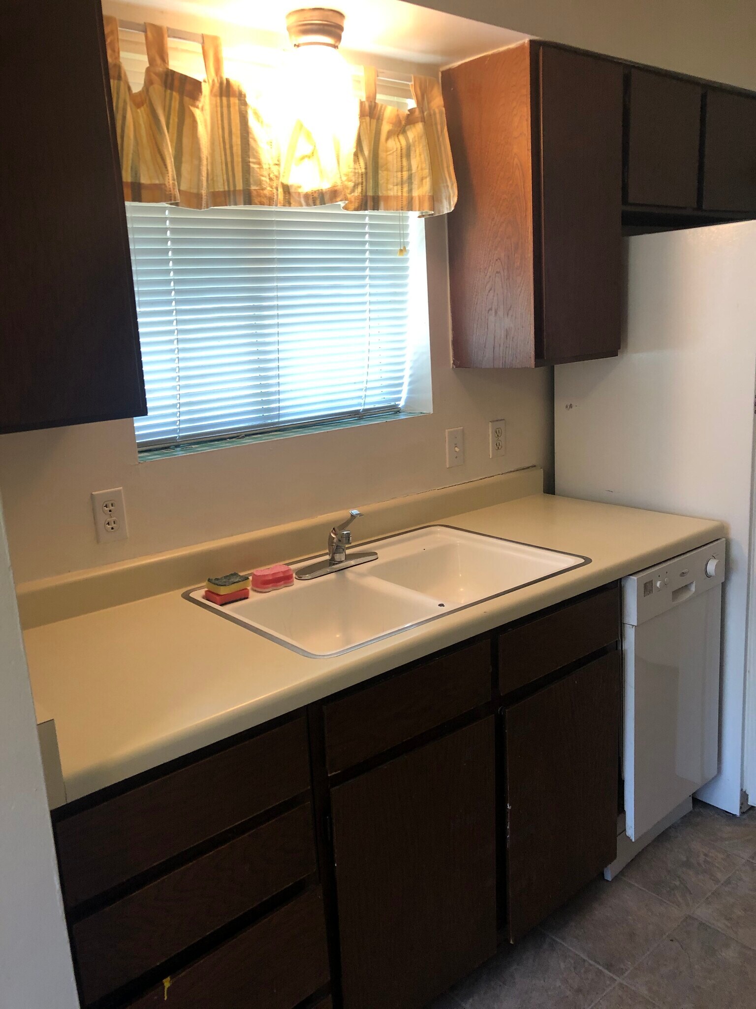 Building Photo - 1039 E 8600 S