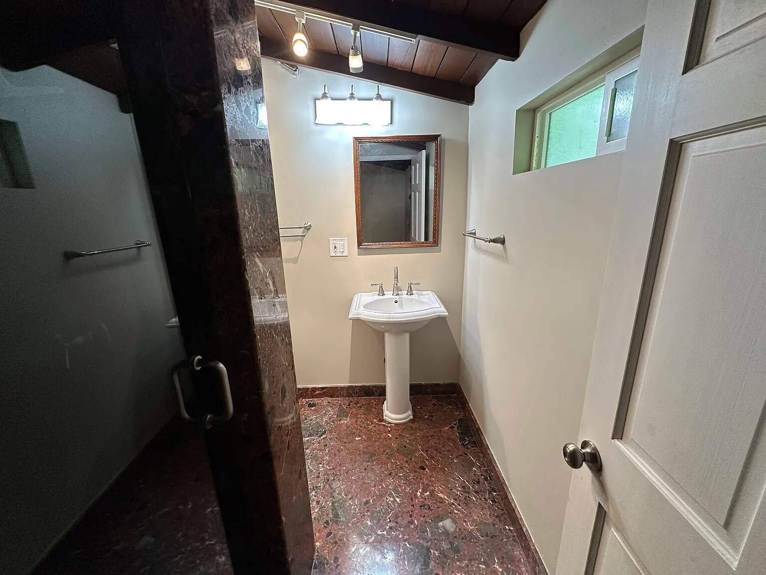 Master Bath_01 - 10809 Huston St