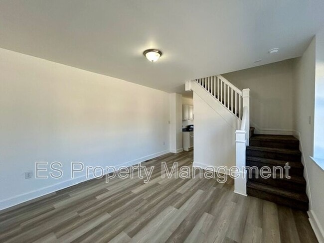 Building Photo - 2960 N Park Ave