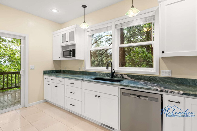 Building Photo - Stunning 3-Bedroom Home with Breathtaking ...