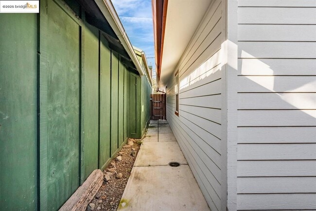 Building Photo - 507 Maple St