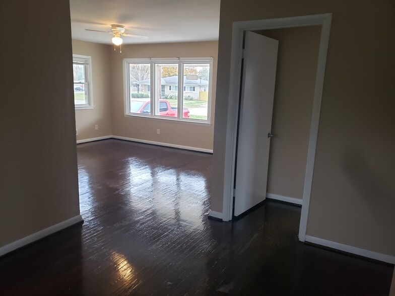 Building Photo - 5703 Bunning Dr