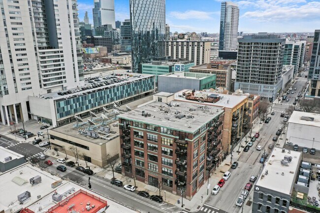 Building Photo - 817 W Washington Blvd