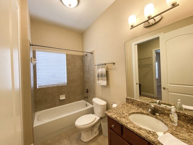 Building Photo - The Palms #102