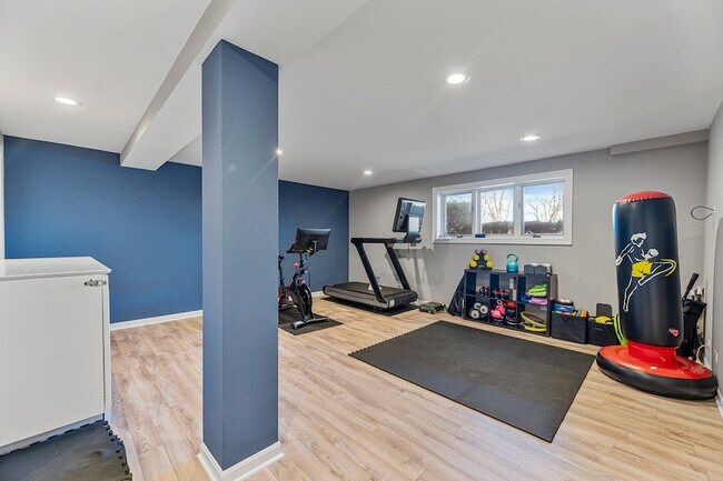 Building Photo - 2419 Cumberland Cir