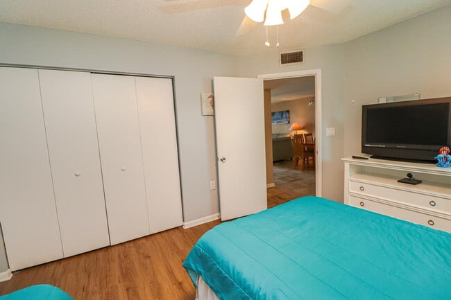 Building Photo - 95 Dondanville Rd