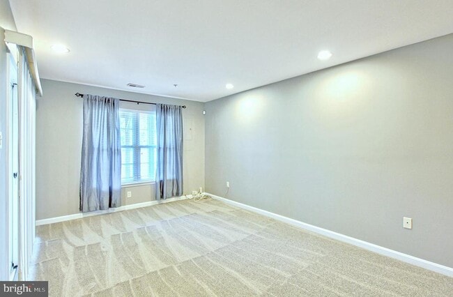 Building Photo - 9902 Woodview Dr