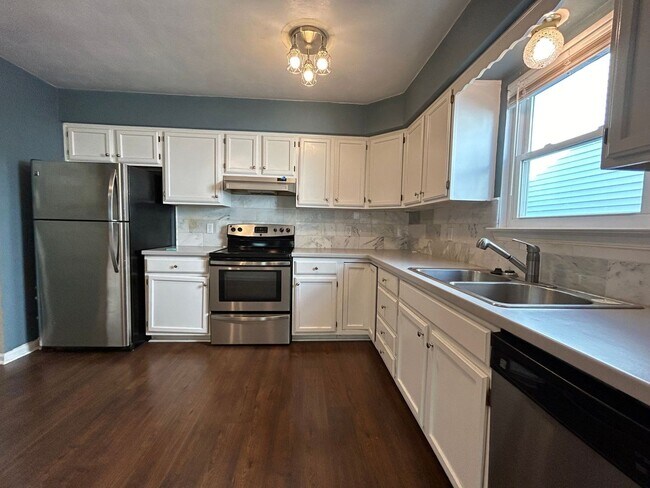 Building Photo - 913 Bernstein Ct