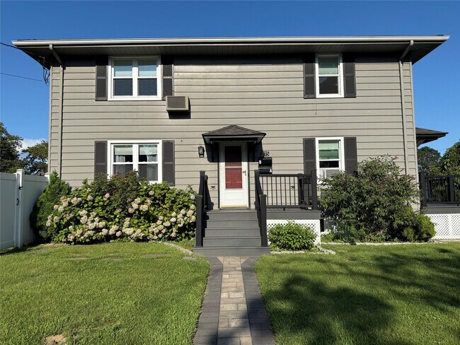 Primary Photo - 215 Campagnoli Ave