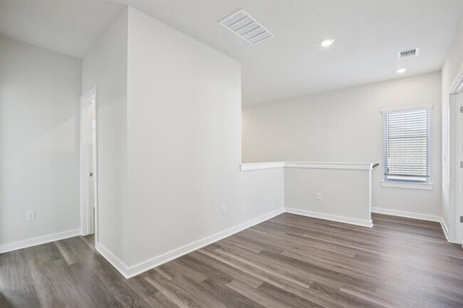 Building Photo - 2332 Delano Dr