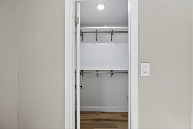 Building Photo - 3459 Howell Ct