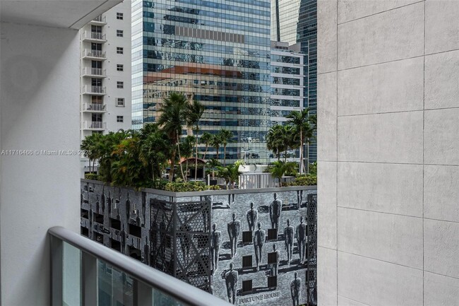 Building Photo - 1300 Brickell Bay Dr