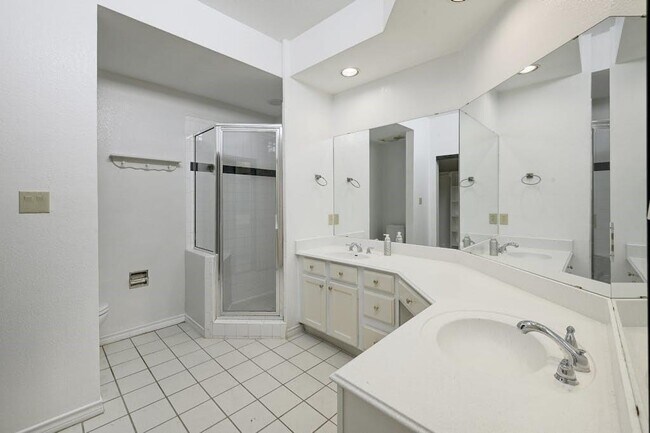 Building Photo - 1000 Liberty Park Dr