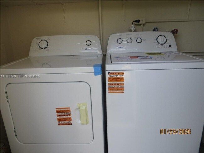 Building Photo - 7435 SW 22nd St