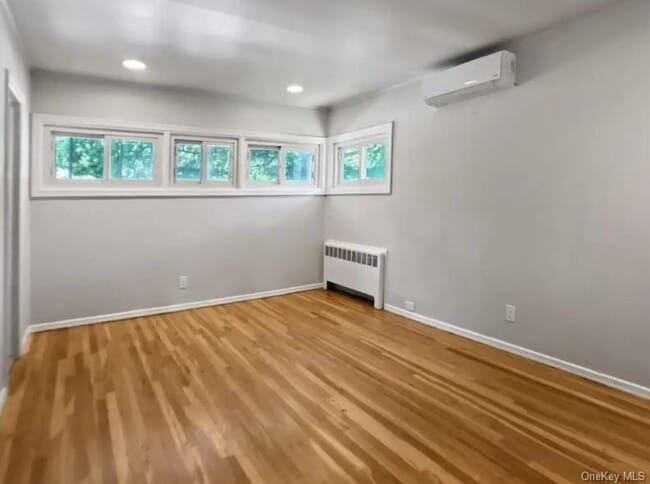 Building Photo - 571 Richmond Rd