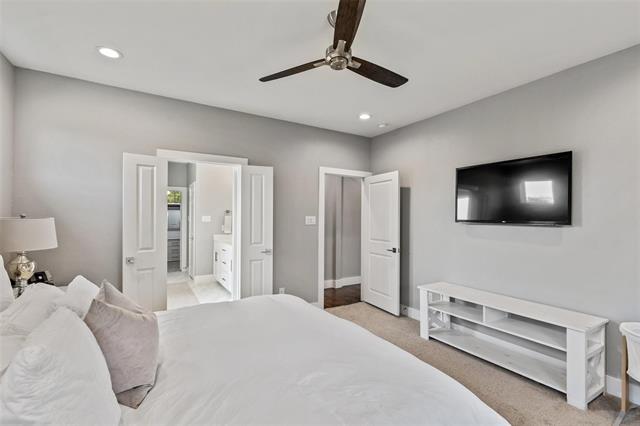 Building Photo - 3034 Encino Dr