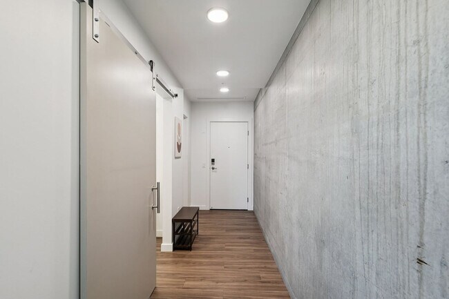 Building Photo - 222 E Jefferson St