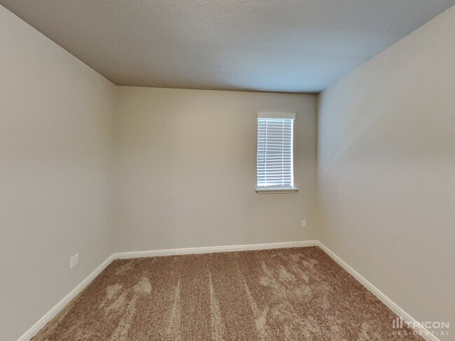 Building Photo - 13551 Paxton Blvd