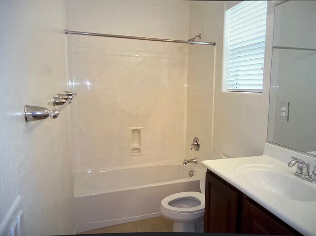 Building Photo - 1139 E Park Ave