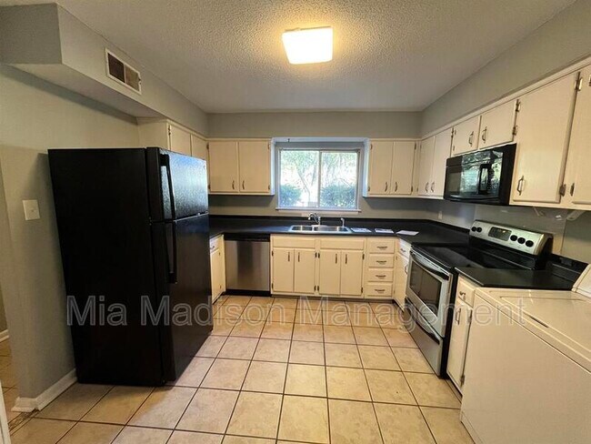 Building Photo - 527 Tibet Ave