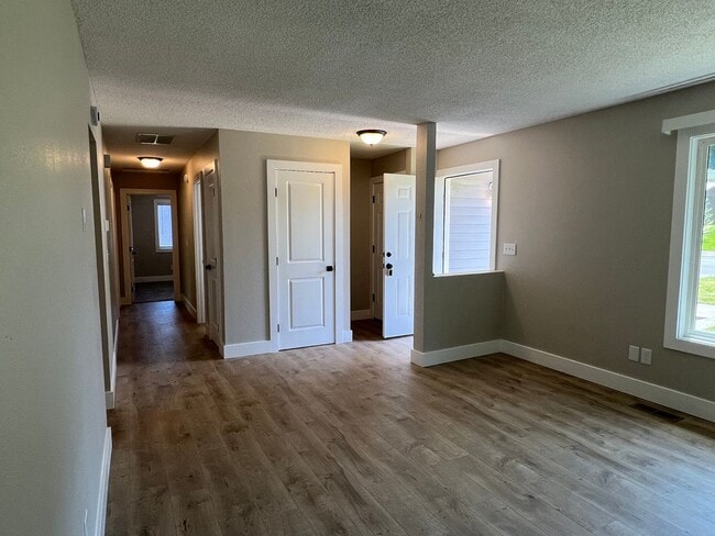 Building Photo - Remodeled 3 Bedroom in Gresham