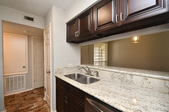 Building Photo - 700 Thicket Ln
