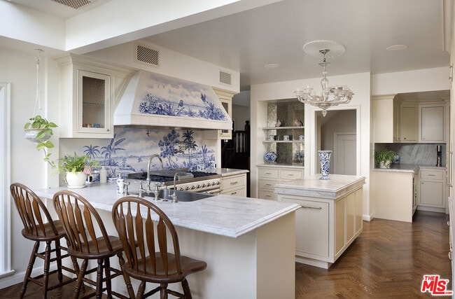 Building Photo - 10030 Toluca Lake Ave