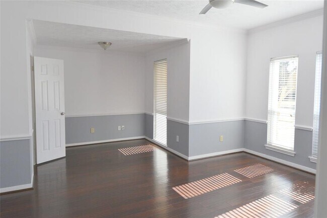 Building Photo - 15030 Vistamont Dr