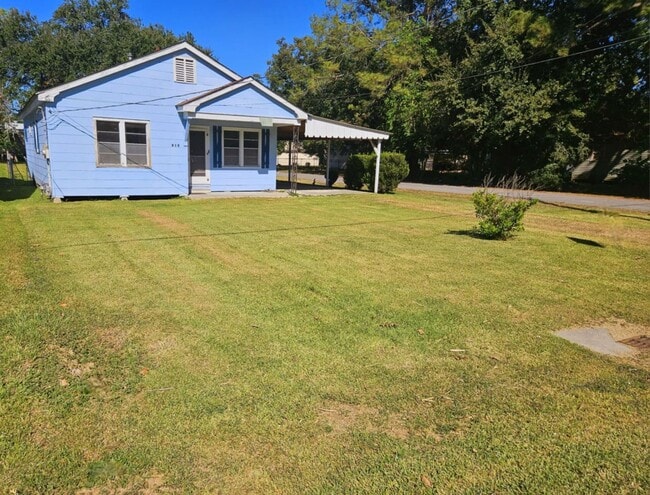 Primary Photo - 215 N Landry Dr