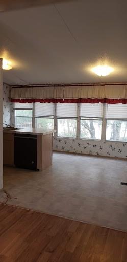 Building Photo - 732 Hidden Oaks Dr