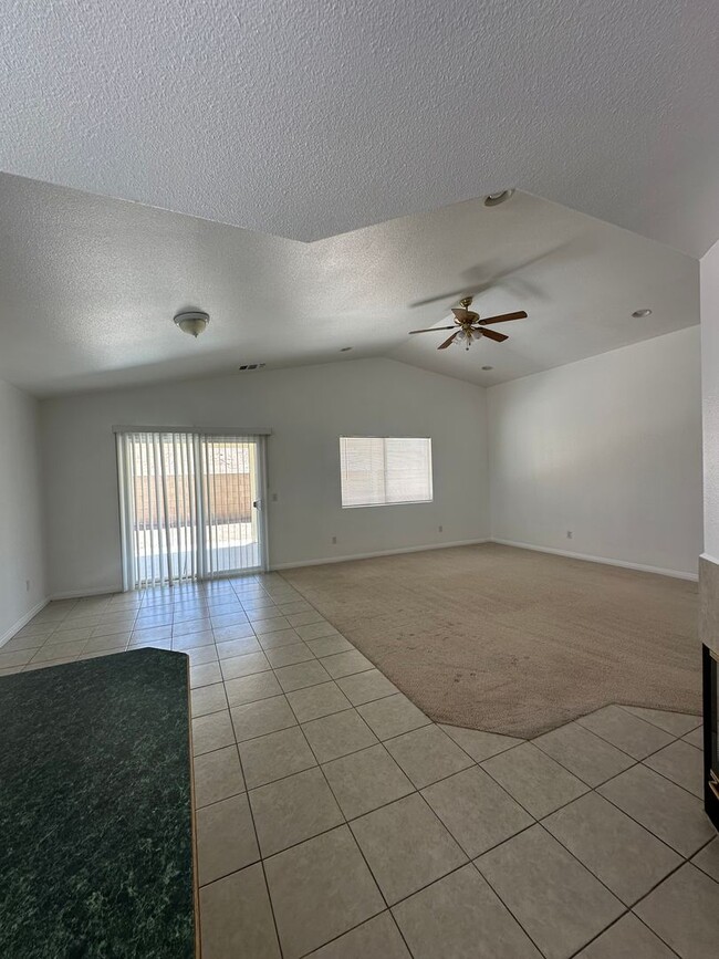 Building Photo - 3 bedroom, 2 bath in Copper Hills