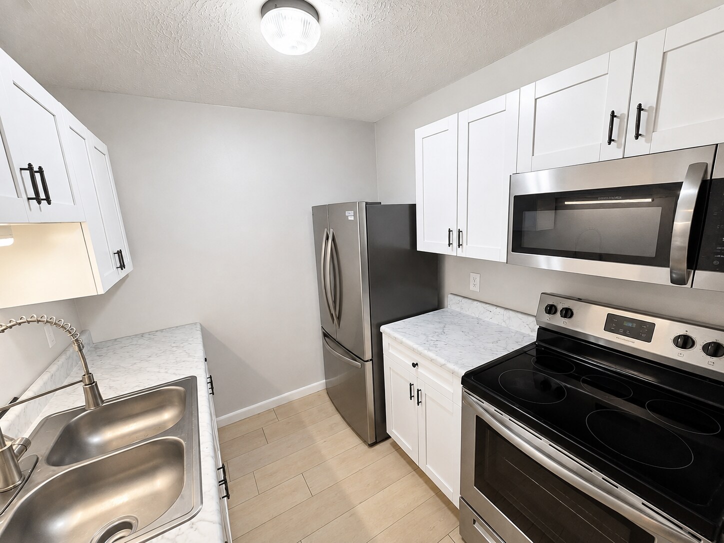 Kitchen - 2018 Merrill Ave