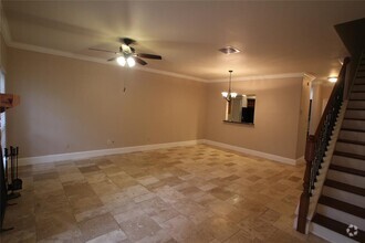 Building Photo - 17627 Red Oak Dr