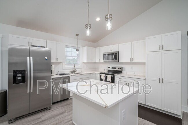 Building Photo - 2128 Chatfield Rd