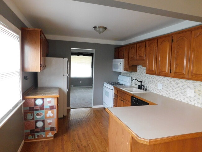 Building Photo - Move In Ready Ranch