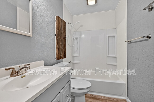 Building Photo - 401 S Contemporary Dr