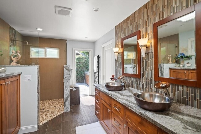 Building Photo - 1040 Alameda Blvd