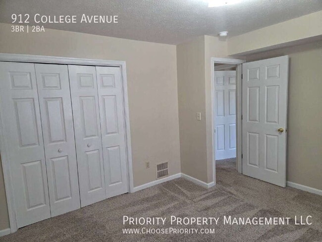 Building Photo - 912 College Ave