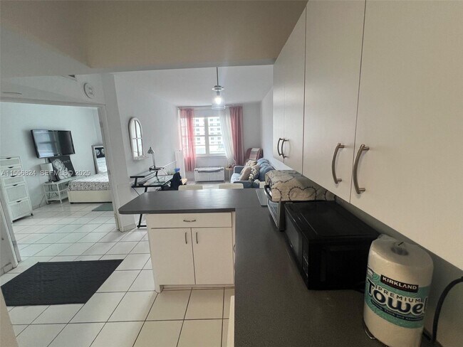 Building Photo - 100 Lincoln Rd