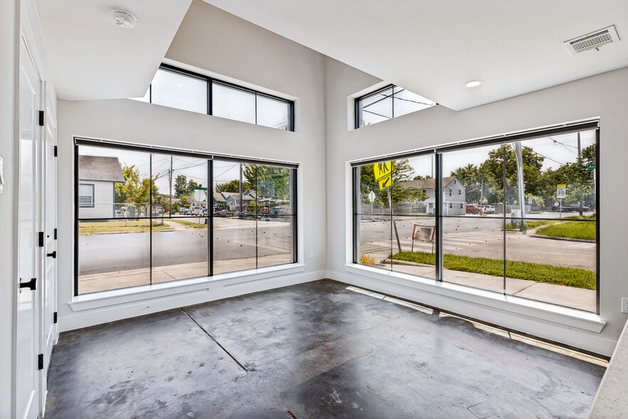 Building Photo - 501 N 67th St